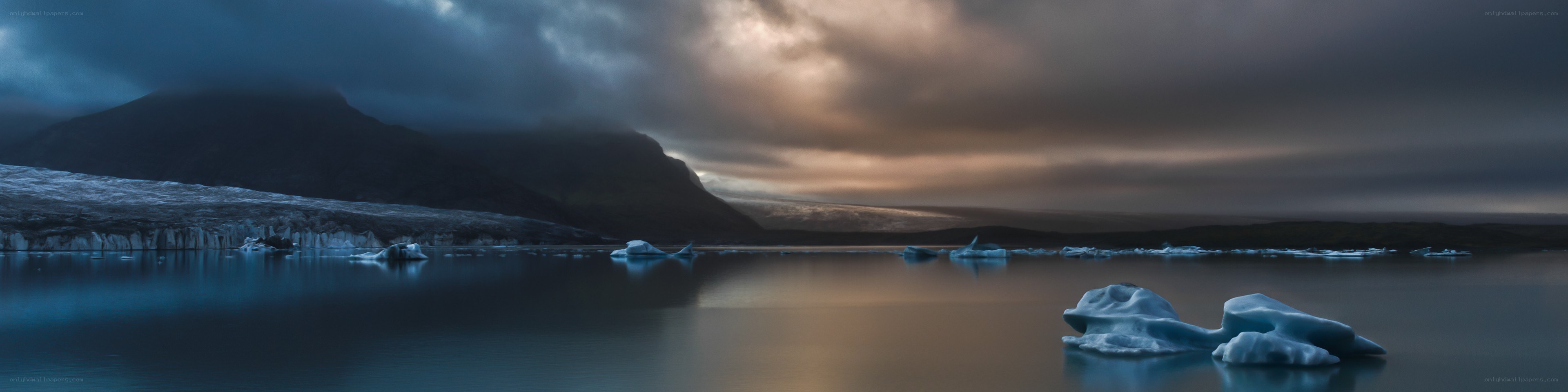 Glacier lagoon at dusk