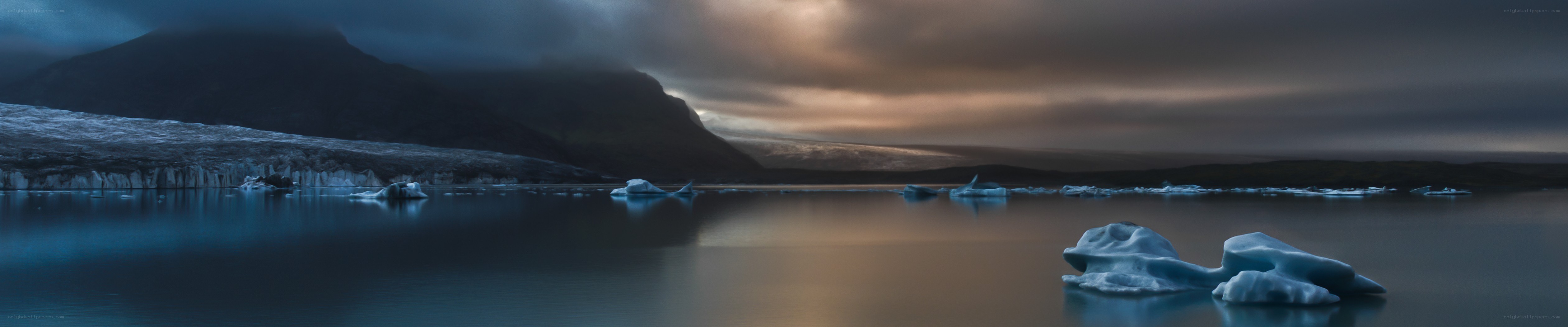 Glacier lagoon at dusk