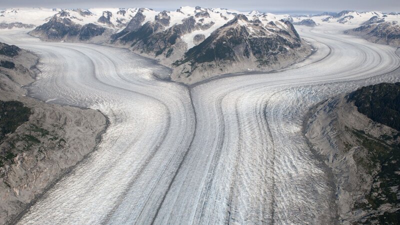 Glacier Splitting in Mountains