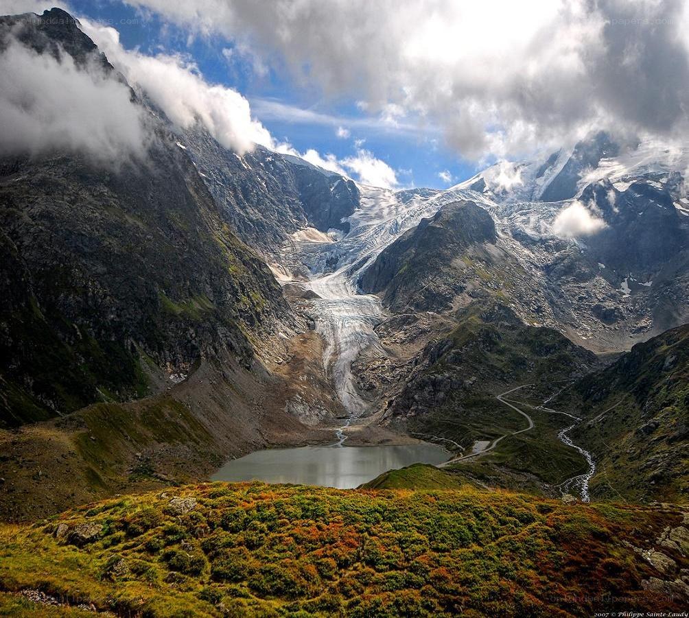 Glacier valley with lake