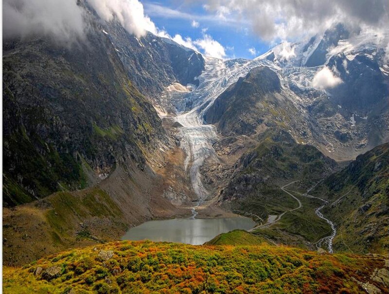 Glacier valley with lake