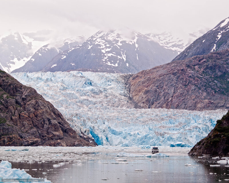 Glacier with Tour Boat