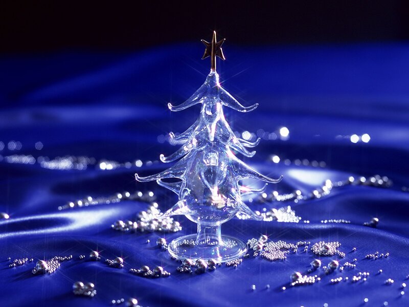 Glass Christmas Tree — Blue, Dramatic