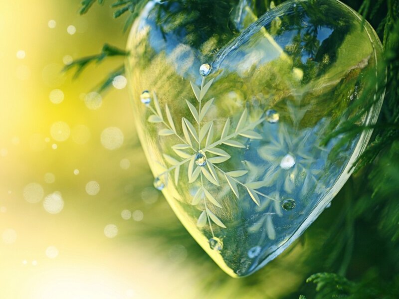 Glass Heart Ornament — Green