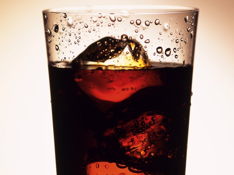 glass of cola with ice