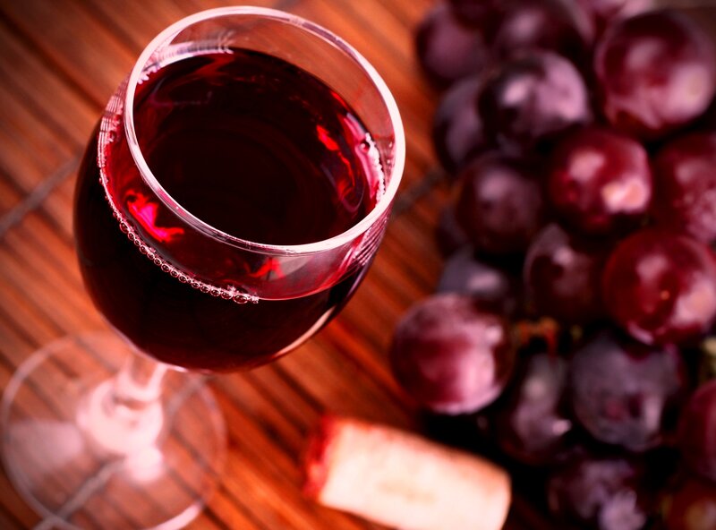 Glass of Red Wine — Calm, Photograph, Grapes