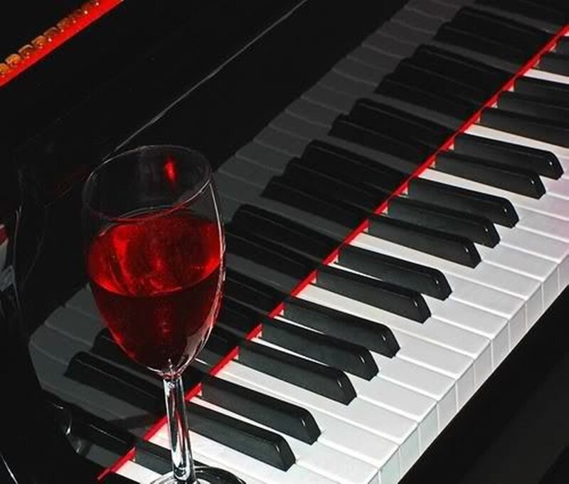Glass of Red Wine — Dramatic