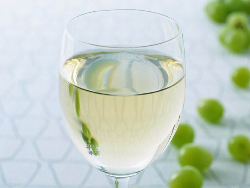 glass of white wine with grapes