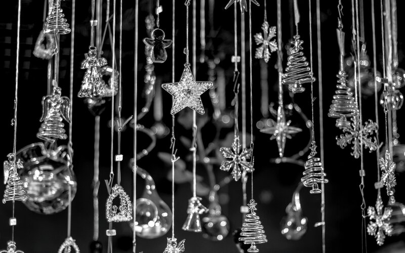 Glass Ornaments Hanging — Black
