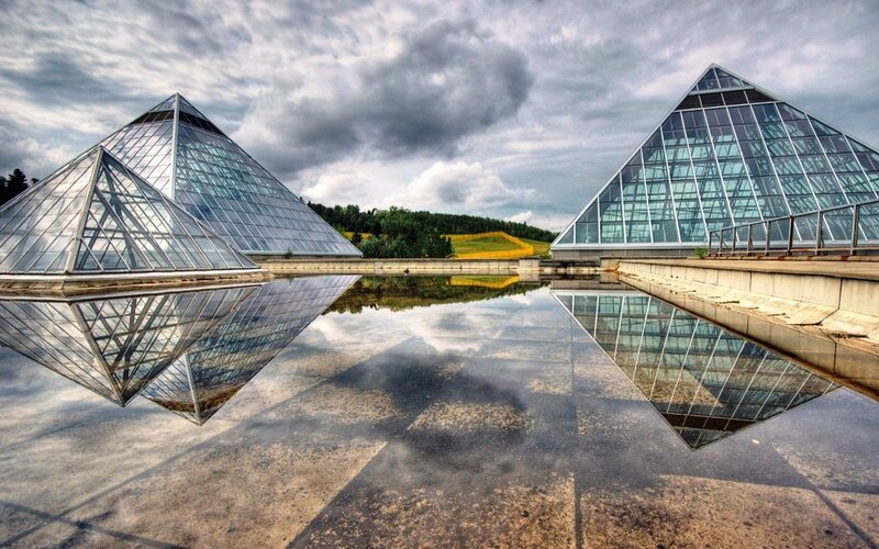 Glass pyramids with reflection