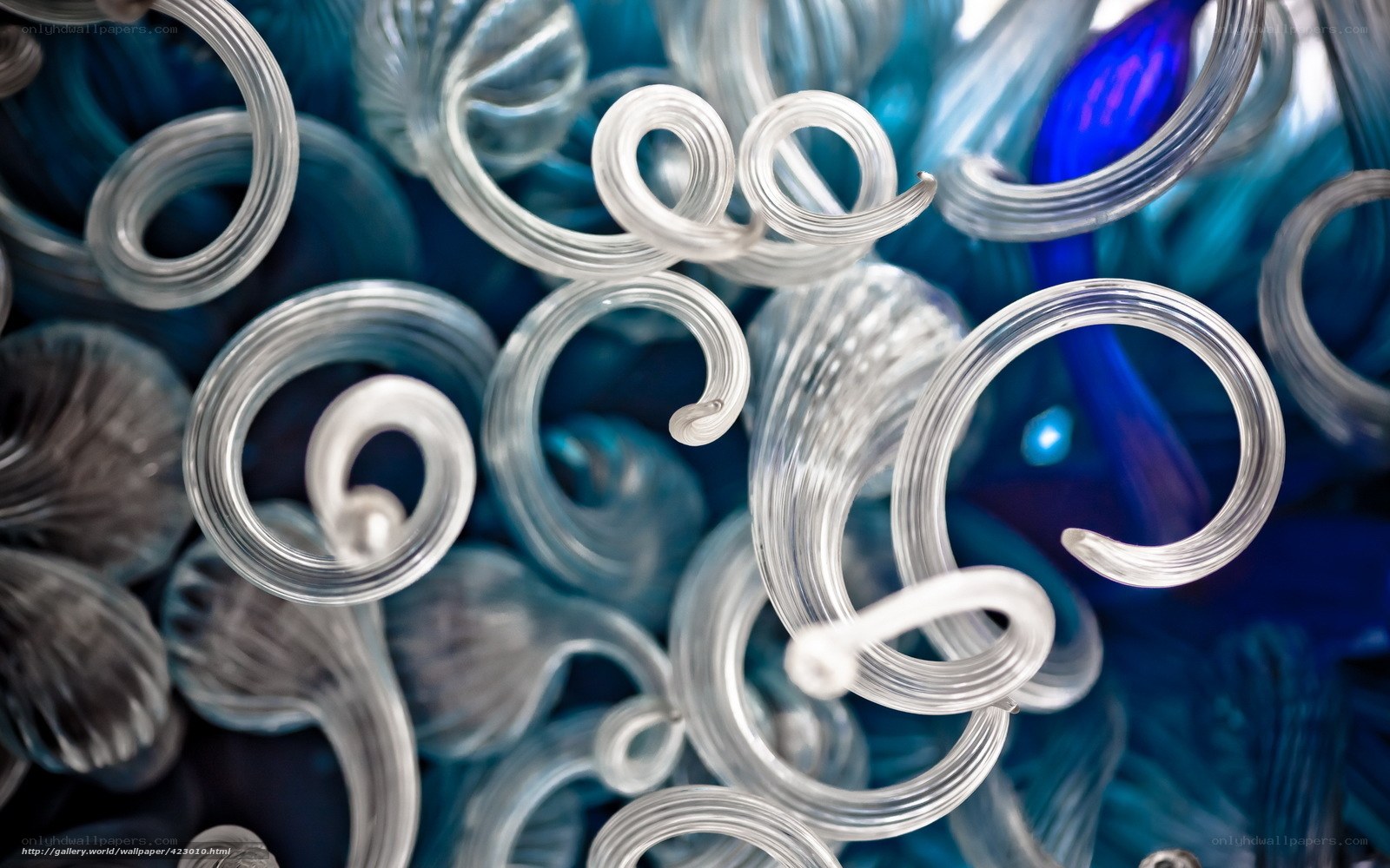 Glass sculpture with swirls