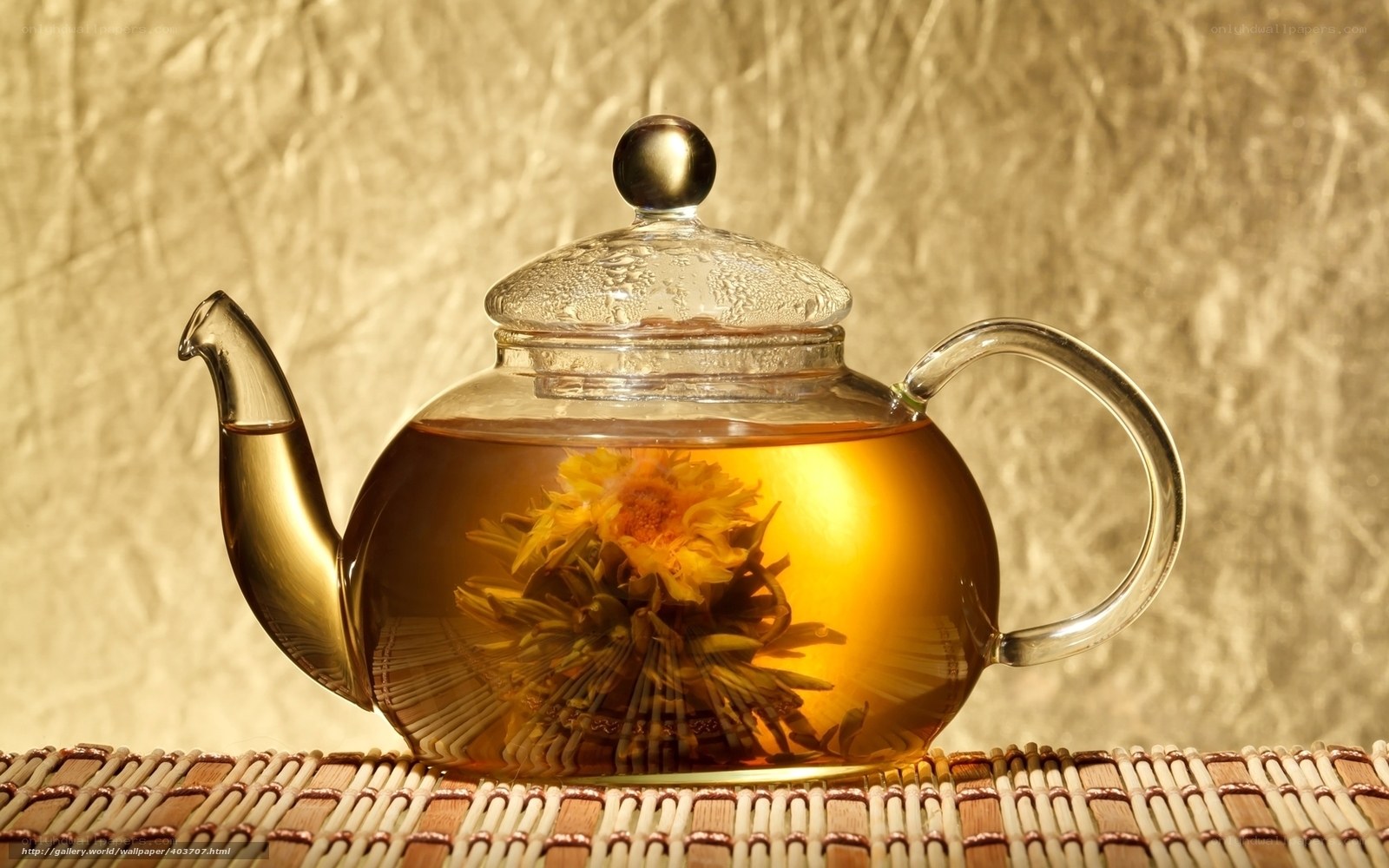 Glass teapot with blooming tea