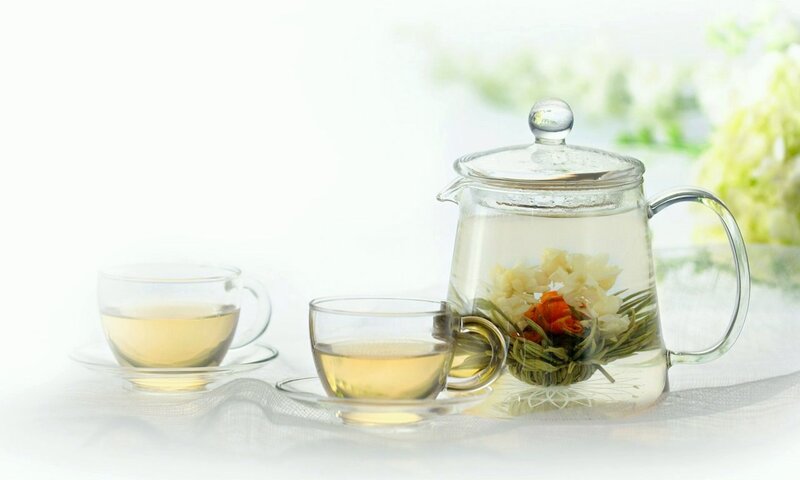 Glass Teapot with Tea — White