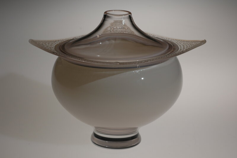 Glass vessel with lid