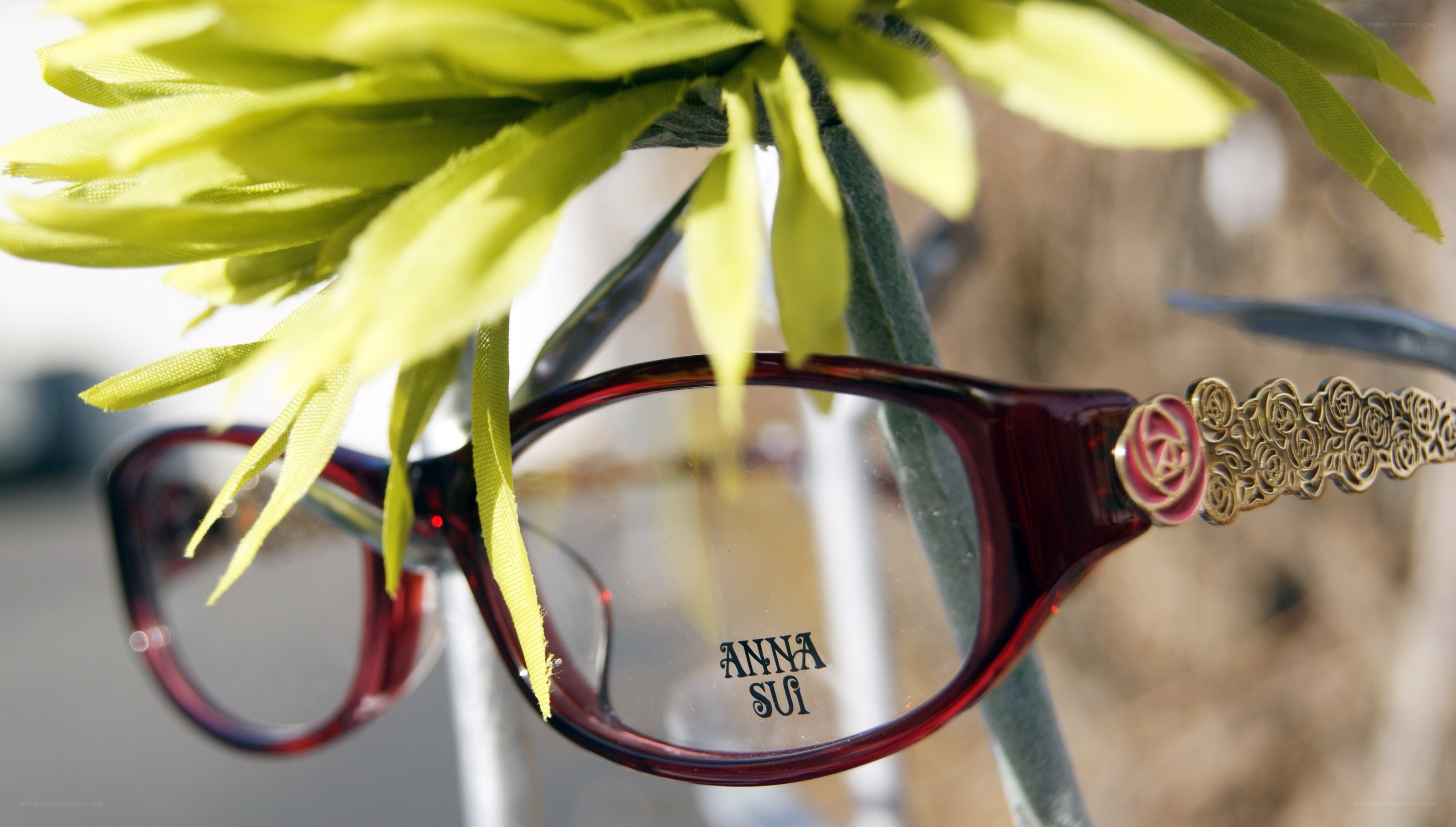 Glasses with floral decoration