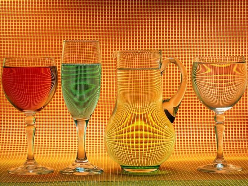 Glassware with grid pattern