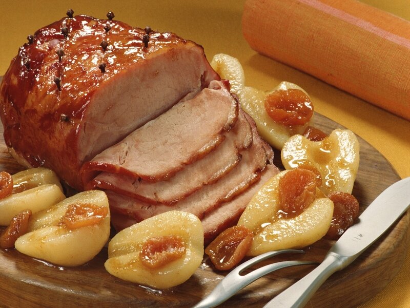 Glazed ham with pears