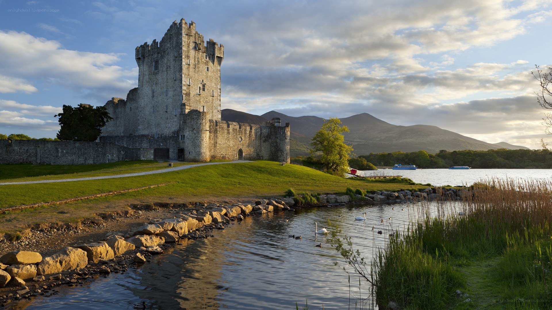 Glinne Castle by a lake