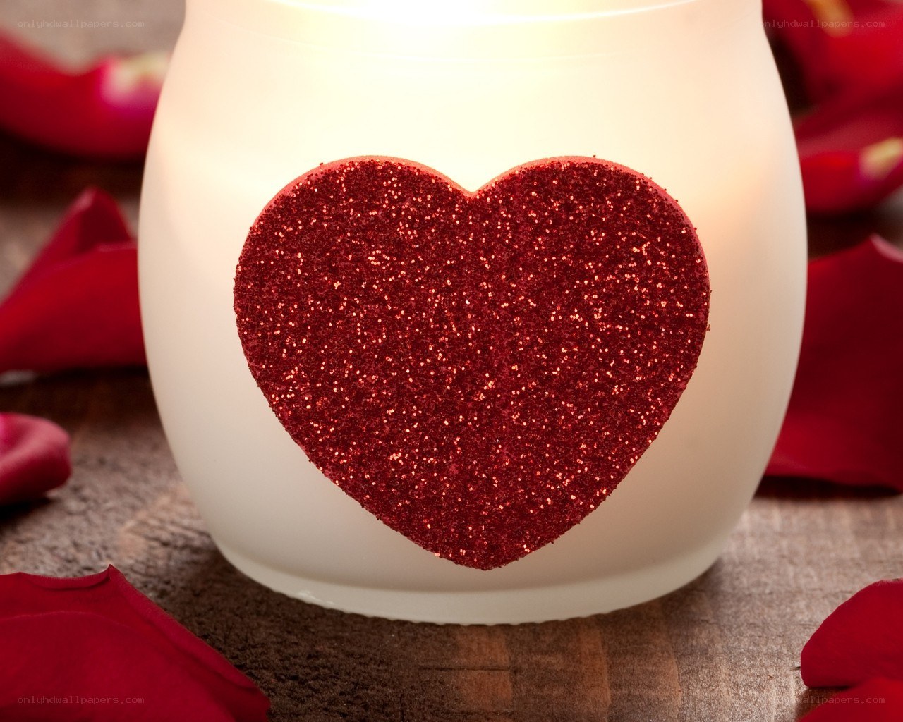 glitter heart candle