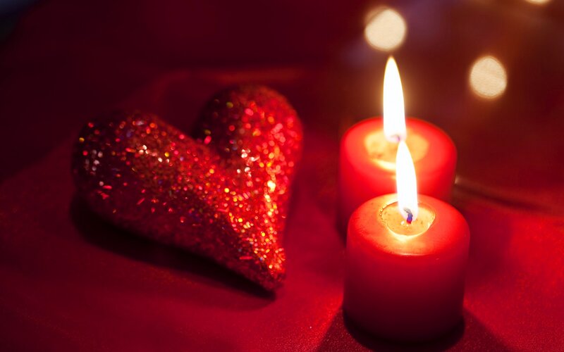 Glitter Heart with Candles — Red