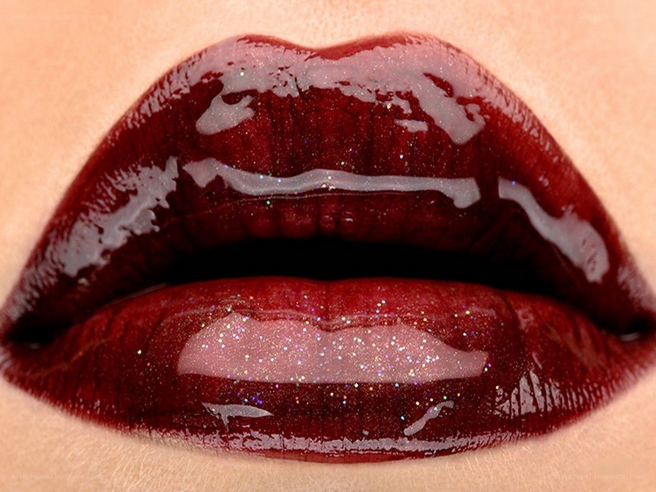 glossy red lips with glitter