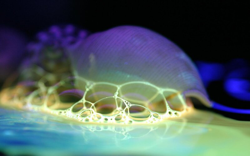 Glowing bubble structure