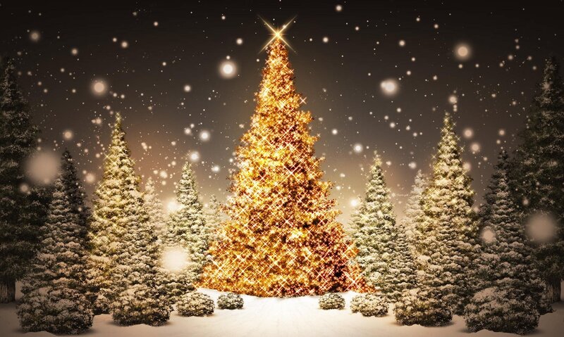 Glowing Christmas Tree — Gold, Festive, Night