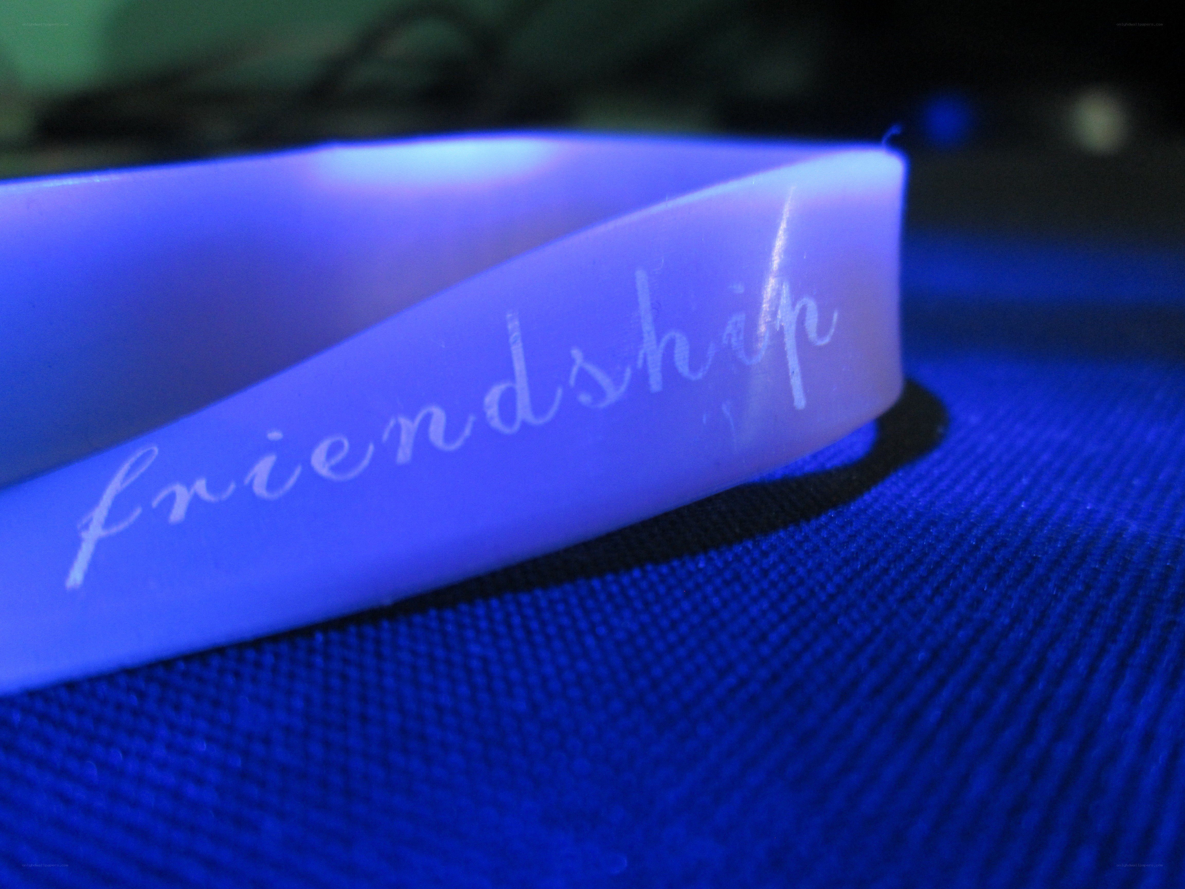 glowing friendship bracelet