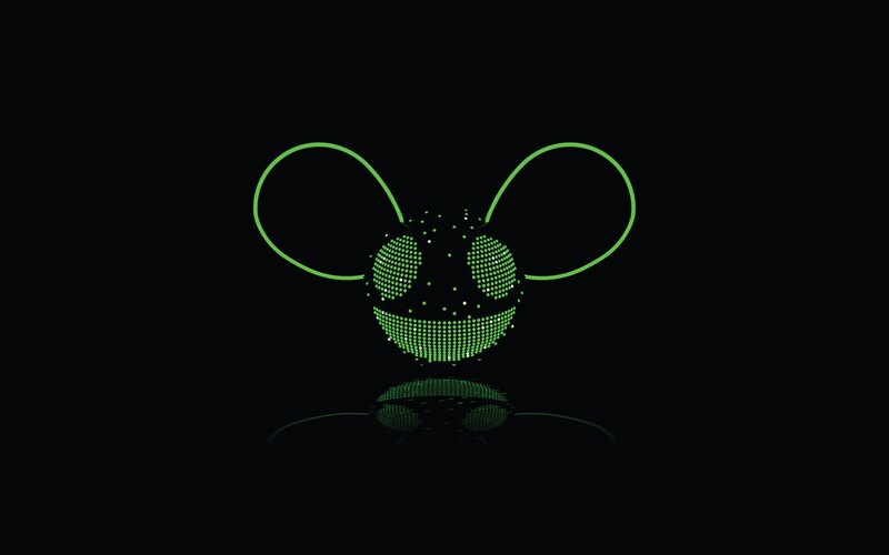 Glowing Green Mask — Dark, Futuristic, Digital Art