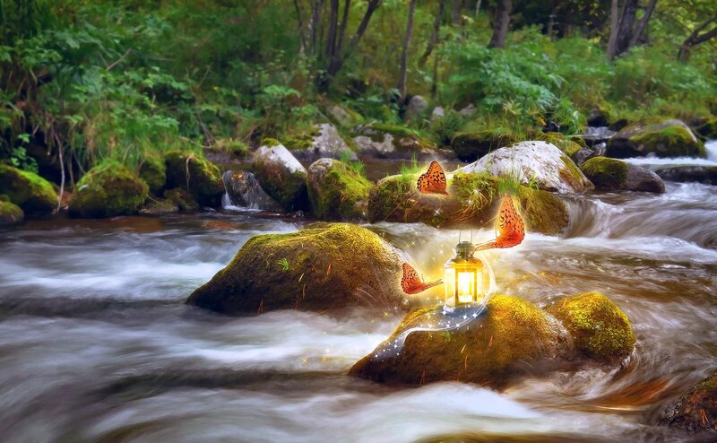 Glowing Lantern in Stream — Green, Serene