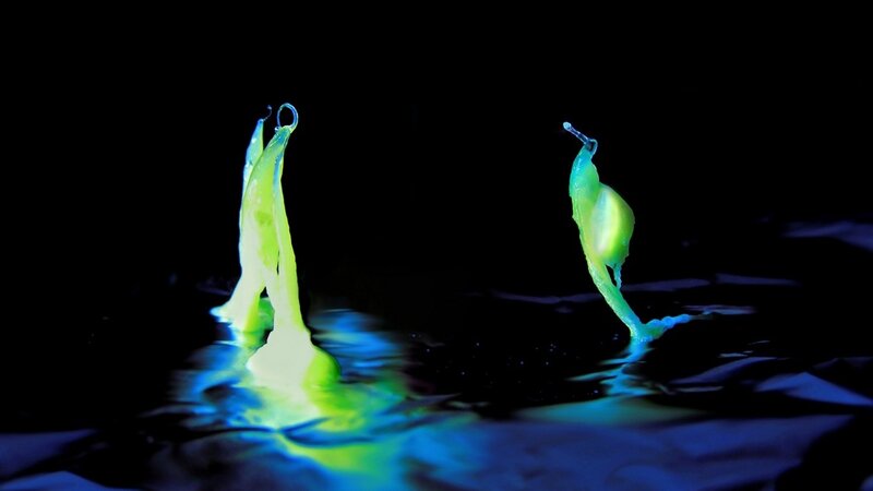 Glowing Liquid Splashes — Green, Dramatic