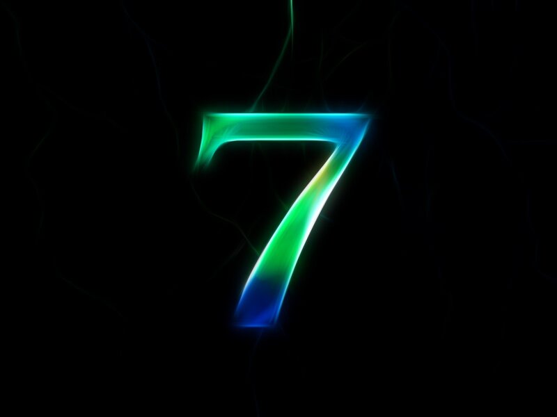 Glowing Number Seven — Green