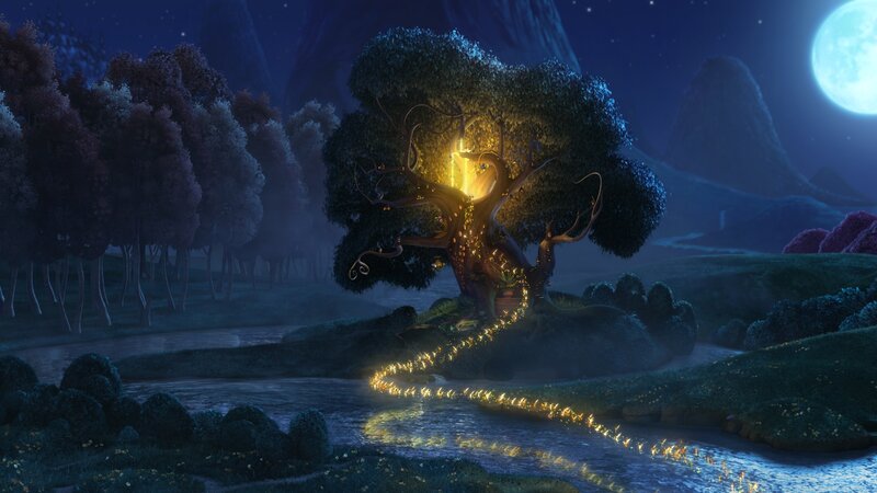 Glowing Tree in Forest — Blue, Serene
