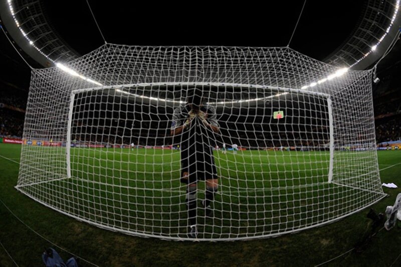 Goalkeeper Behind Net — Green