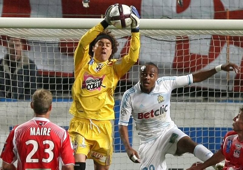 Goalkeeper Catching Ball — Yellow