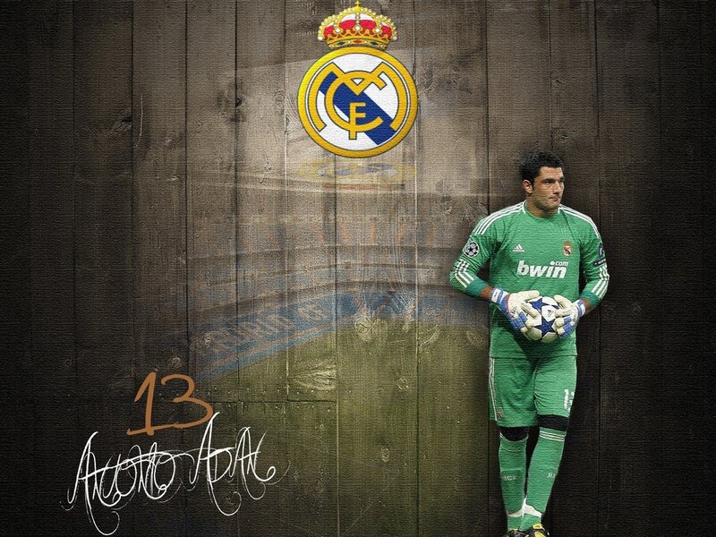 Goalkeeper Holding Ball — Green