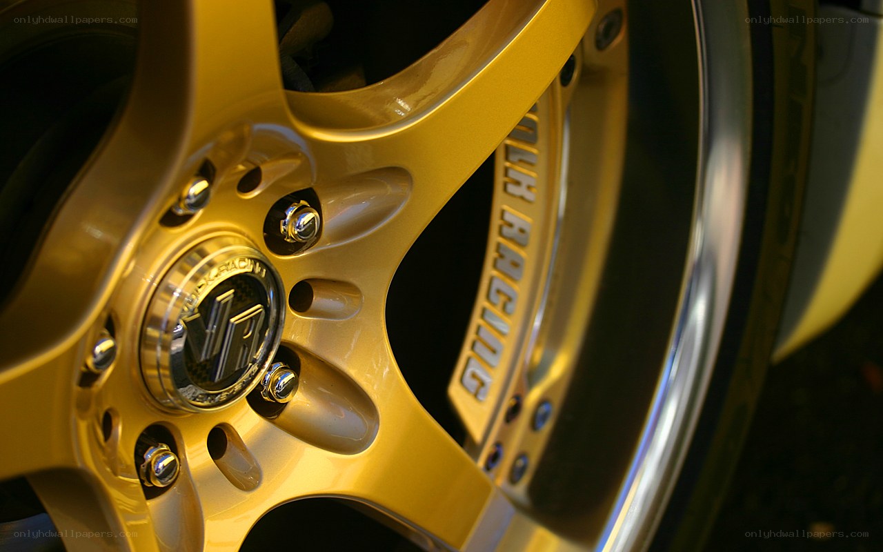 gold alloy wheel detail