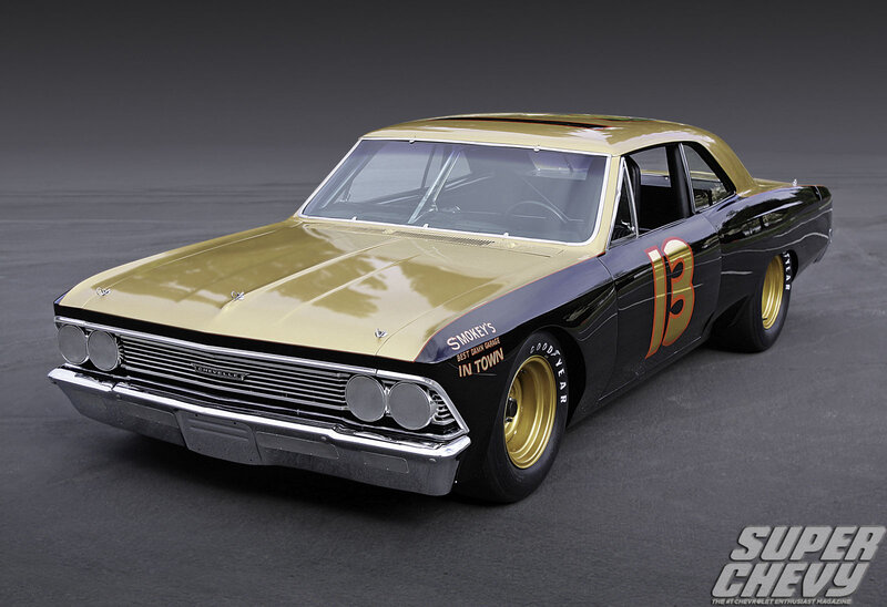 Gold and Black Race Car — Dramatic, Photograph