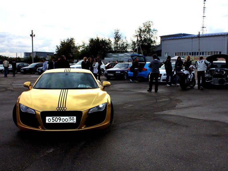 Gold Audi R8 at car meet