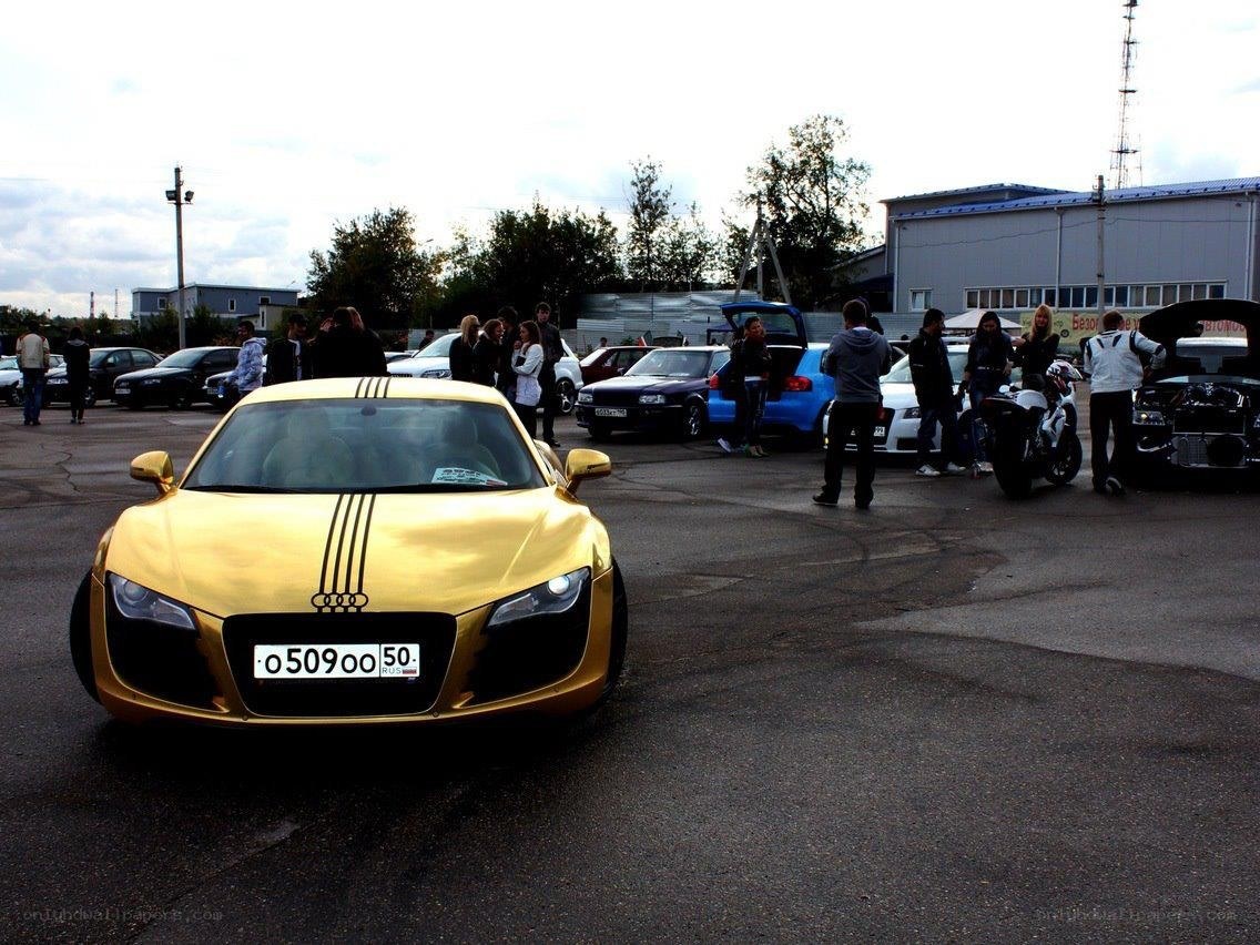 Gold Audi R8 at car meet