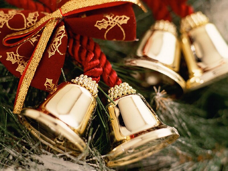 Gold Bells on Wreath — Green, Festive