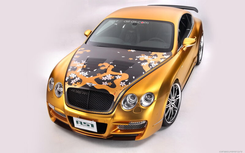 Gold Bentley Car — Showcase, Photograph