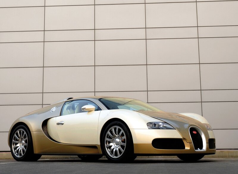 Gold Bugatti Veyron — Calm