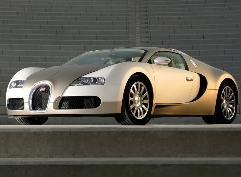 Gold Bugatti Veyron — Dramatic, Photograph