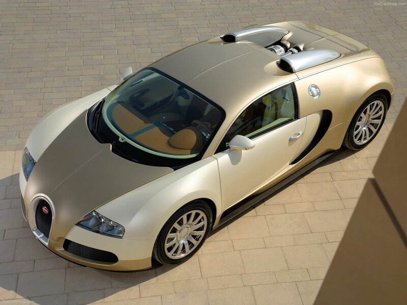 Gold Bugatti Veyron — Dramatic