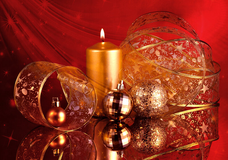 Gold Candle with Ornaments