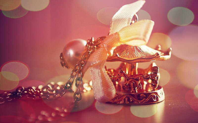 gold carousel necklace with pearl