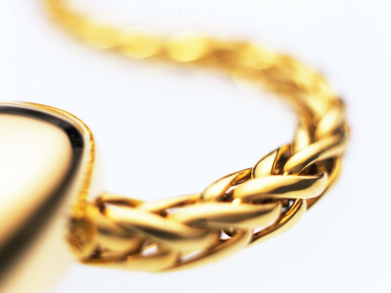 gold chain close-up