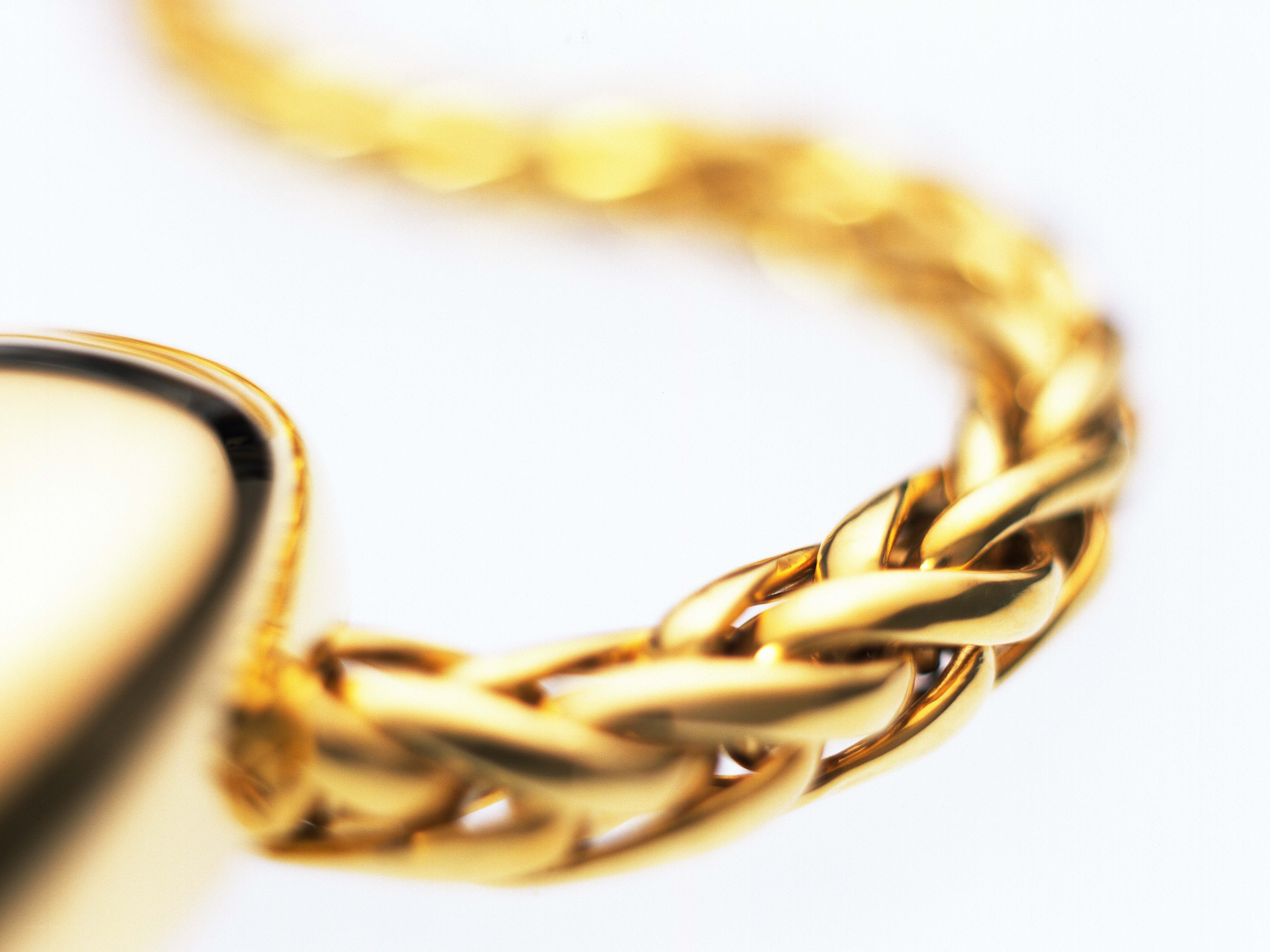 gold chain close-up