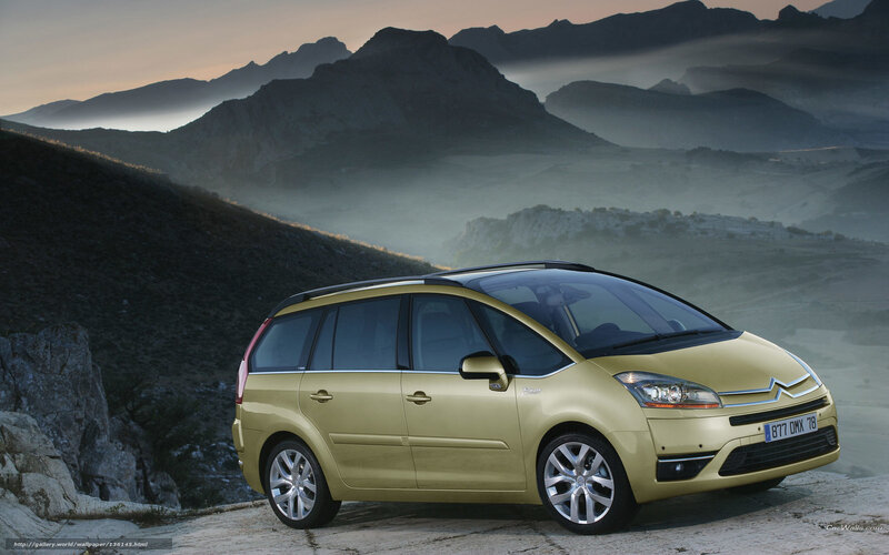 Gold Citroen C4 Picasso